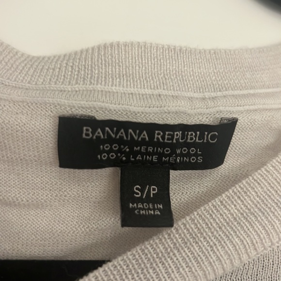 Banana Republic Sweater 100% Merino Wool - Picture 2 of 2
